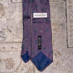 Geoffrey Beene 100% Silk Purple Paisley Medallion Tie Made in USA